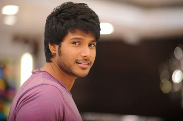 sundeep kishan,nakshatram,accident,sundeep kishan safe  డోంట్ వర్రీ..సందీప్ కిషన్ సేఫ్..!